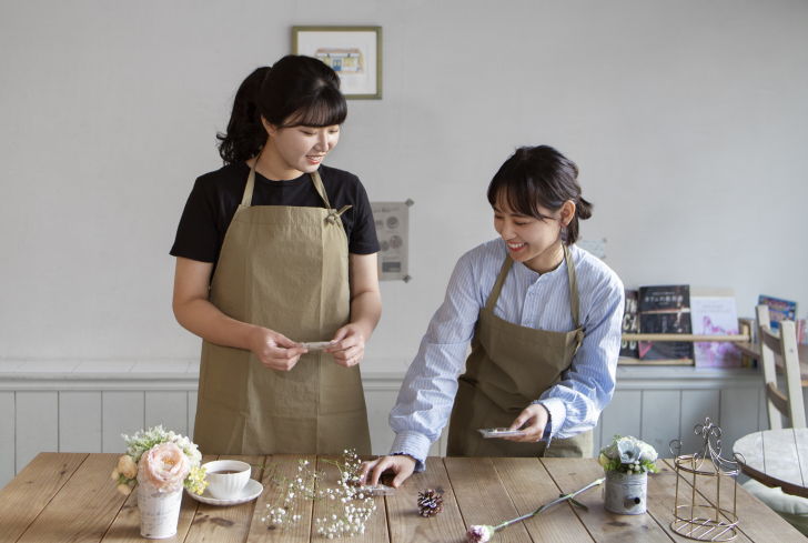 young-women-arranging-their-cake-shop